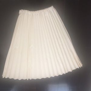 Cream Pleated skirt